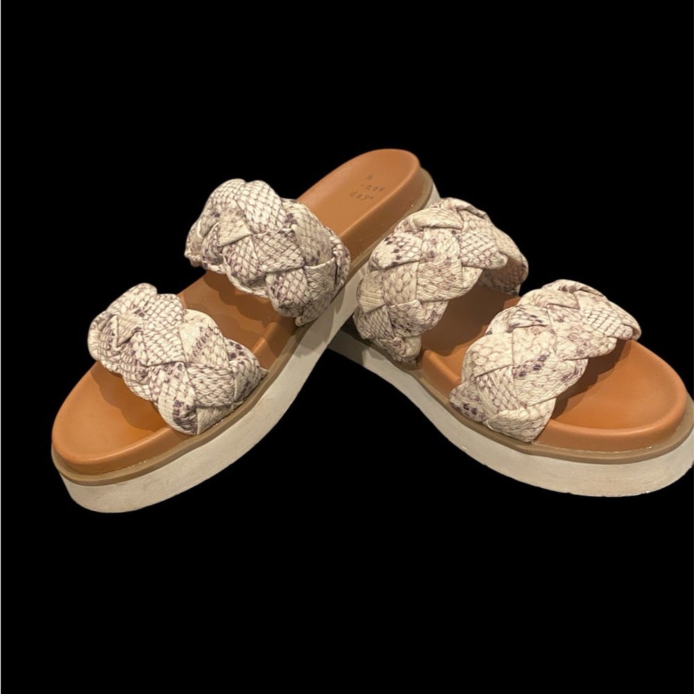 A new day Sandal Size 7